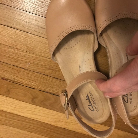 Clarks Tan Wedges - Picture 6 of 8